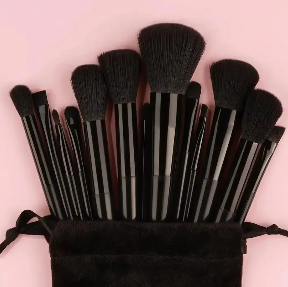 Juego de 13 Brochas de Maquillaje Profesionales Negras – Pinceles de Rostro y Ojos, Base, Contorno, Rubor, Iluminador, Vegan y Cruelty-Free